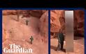 ΗΠΑ: Μυστηριώδης μεταλλικός μονόλιθος εντοπίστηκε στη μέση της ερήμου.. (+vid)