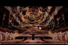 Ταινία: Νεύτων, Η Δύναμη του Θεού