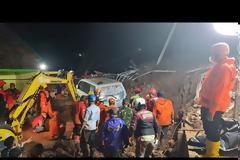 Ινδονησία: Τουλάχιστον 11 νεκροί και 18 τραυματίες από κατολισθήσεις στη Δυτική Ιάβα