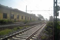 Σωτήρια η υπόγεια σιδηροδρομική διάβαση στη Μενεμένη για την διέλευση των οχημάτων και ανακούφιση για τους μηχανοδηγούς. Βίντεο.