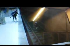 Ρουμανία: Μια νεαρή γυναίκα πήδηξε στις γραμμές του μετρό στο σταθμό Dristor. Σώθηκε εγκαίρως από περαστικούς! Βίντεο!
