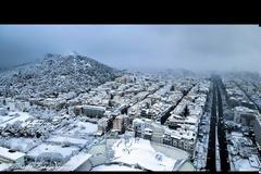 Κακοκαιρία Μήδεια: Η χιονισμένη Αθήνα από ψιλά (video)