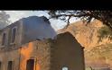 Ναυπακτία – Κρυονέρι: Κάηκε σκεπή από παλιό σταθμό του ΟΣΕ – Απειλήθηκαν σπίτια από την μεγάλη φωτιά. Εικόνες και βίντεο.