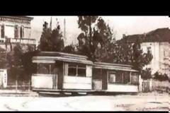 Η ιστορία του αθηναϊκού τραμ -Από τα ιππήλατα οχήματα και τον «κωλοσούρτη», μέχρι σήμερα. Εικόνες και βίντεο.