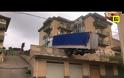 Φορτηγό κατέληξε σε ταράτσα κτιρίου (Video)