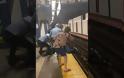 Άντρας χωρίς 2η σκέψη πηδά να σώσει άντρα σε καροτσάκι που έπεσε στις γραμμές του τρένου - Βίντεο