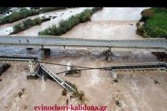 Αιτωλοακαρνανία: Εικόνες από τη γέφυρα που κατέρρευσε, μεγάλες καταστροφές στο οδικό δίκτυο.