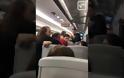 Σκληρός καβγάς σε τρένο για τη χρήση μάσκας. Βίντεο