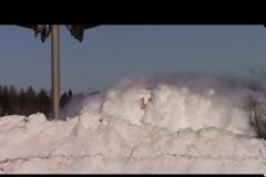 Καναδικό εμπορευματικό τρένο αψηφά μέτρα χιονιού. Βίντεο