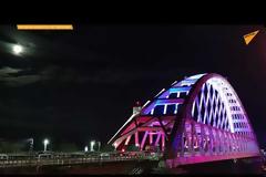 Ρωσικά στρατεύματα διασχίζουν τη σιδηροδρομική γέφυρα της Κριμαίας προς τις μόνιμες βάσεις τους μετά από ασκήσεις. Βίντεο.