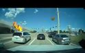 ΗΠΑ - Τέξας: Σοκαριστικό τροχαίο με νταλίκα - Έχασε τον έλεγχο ο οδηγός και έπεσε από γέφυρα (Video)