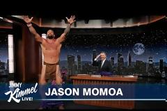 Τζέισον Μομόα γδύθηκε live σε ζωντανή εκπομπή (Video)