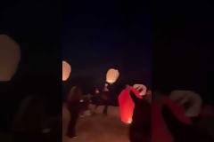 Μοναδική η ''Νύχτα ευχών'' στον Αστακό, με τα δεκάδες ιπτάμενα φαναράκια να μεταφέρουν νοητά τις ευχές για τη νέα χρονιά (φωτογραφίες και videos).