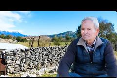 Η ζωή και η τέχνη του παππού Γιώργου | Η ιστορία ενός χτίστη με πέτρες (Βιντεο)