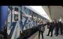 Θεσσαλονίκη: Σφύριξε και πάλι το τρένο 34 ημέρες μετά το δυστύχημα στα Τέμπη. Εικόνες και βίντεο.
