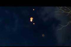 Φαναράκια στον ουρανό της Λάρισας για την τραγωδία στα Τέμπη - Βίντεο