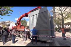 Αγρίνιο: Απομακρύνθηκε το τελευταίο περίπτερο από την πλατεία Δημοκρατίας (φωτο-video)
