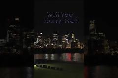 Τα drones στην υπηρεσία του… έρωτα. Νέα μόδα οι ουράνιες προτάσεις γάμου