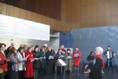 Η Βυζαντινή Χορωδία Θεσσαλονίκης ψάλει τα κάλαντα στον ΕΣΣΘ.