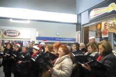 Πρωτοχρονιάτικα κάλαντα από την χορωδία των σιδηροδρομικών  Θερμαϊκός.