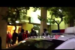 ΠΗΓΕ ΝΑ ΠΕΣΕΙ ΑΠΟ ΤΟΝ 6ο ΓΙΑ ΤΑ ΜΑΤΙΑ ΜΙΑΣ ΒΟΥΛΓΑΡΑΣ. ΤΟΝ ΜΑΖΕΨΕ Η ΑΣΤΥΝΟΜΙΑ