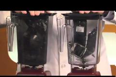 Έβαλε το το iPhone5 και το Galaxy SIII στο... μίξερ! (video)