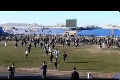 Ξύλο σε ποδοσφαιρικό αγώνα στο Τατζικιστάν (video)