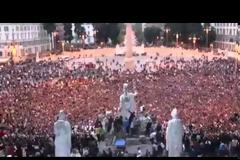 Χιλιάδες χορεύουν «Gangnam Style» στη Ρώμη (ΒΙΝΤΕΟ)