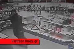 Πάτρα: Καρέ – καρέ η ληστεία στο βενζινάδικο
