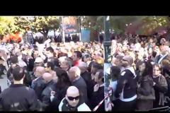 Βίντεο από τη διανομή τροφίμων στην πλατεία Αττικής από την Χρυσή Αυγή.