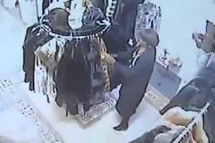 Δείτε πως έκλεψε ολόκληρη γούνα! [Video]