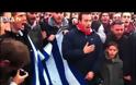 ΣΥΓΚΛΟΝΙΣΤΙΚΟ ΒΙΝΤΕΟ! ΦΟΙΤΗΤΕΣ ΨΕΛΝΟΥΝ ΤΟΝ ΕΘΝΙΚΟ ΥΜΝΟ ΣΤΟ ΠΟΛΥΤΕΧΝΕΙΟ!