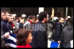 Μολότοφ και χημικά στα Εξάρχεια - Έκαψαν τη σημαία του Ισραήλ έξω από την πρεσβεία- 50 προσαγωγές εκ των οποίων οι 15 είναι ανήλικοι
