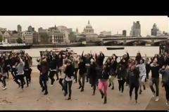 Flashmob in London Greece Welcomes You