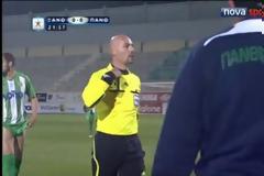 Αποβλήθηκε επειδή... ξεβρακώθηκε στη διάρκεια του αγώνα!
