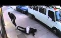 Απίστευτο μίσος..Αφρικανός κτυπάει και σωριάζει αναίσθητη 16χρονη στο Λονδίνο .