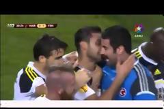 Πλάκα μας κάνετε; - Εντυπωσιακό ανάποδο ψαλίδι και στο Europa(VIDEO)