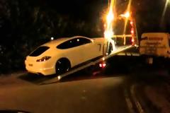 Video: Κατάσχεση της Panamera του Carlos Tevez