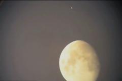 Πολλαπλές αναφορές παρατήρησης UFO κοντά στην Σελήνη  Στις 24 Νοεμβρίου, 2012.