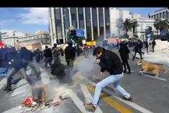 Ένα σκύλος ένας μύθος: Ο Λουκάνικος υποκλίνεται μπροστά σας!
