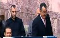 Η στιγμή που σωριάζεται στην Βουλή ο υπουργός Τσαυτάρης! - Δείτε το βίντεο