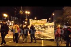 ΣΥΜΒΑΙΝΕΙ ΤΩΡΑ: Επεισόδια στα Προπύλαια