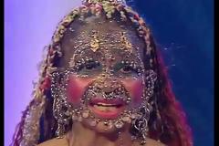 Η γυναίκα με τα περισσότερα piercing