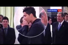 Ρονάλντο… και η τσίχλα στην τσέπη (video)
