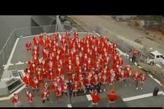 150 Άη Βασίληδες χόρεψαν… Gangnam style [video]