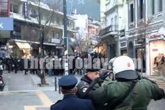 Επεισόδια και εμπρησμός τράπεζας από αντιεξουσιαστές στην Ξάνθη..με αφορμή τα εγκαίνια των γραφείων της Χ.Α..(ΒΙΝΤΕΟ)