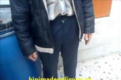 Έκοψαν το νερό σε 9μελη οικογένεια με 7 μικρά παιδιά (4 εως 12 ετών). Το Κίνημα δεν Πληρώνω, εφαρμόζοντας το Κανένας μόνος του στην κρίση το επανασύνδεσε [video]