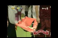 Δείτε:Ελληνικό ποδόσφαιρο 2012:Σκίστηκε το φορείο,ξερός ο ποδοσφαιριστής!!(Video)