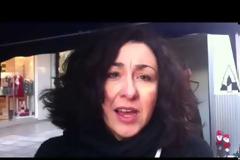 Χριστουγεννιάτικο δέντρο από γάλα στήθηκε στον πεζόδρομο της Αγίας Σοφίας [video]