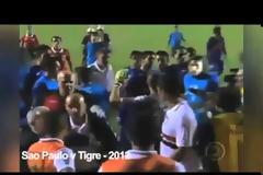Όταν οι ποδοσφαιριστές… δέρνονται μεταξύ τους (video)